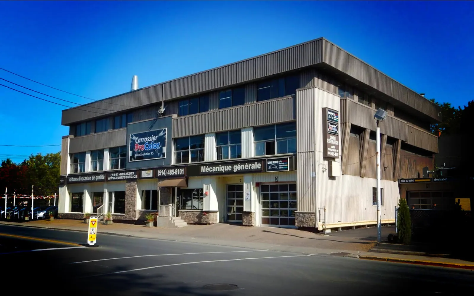 L'immeuble d'Auto Evolution 95 au 11 av. Westminster S., Montréal-Ouest